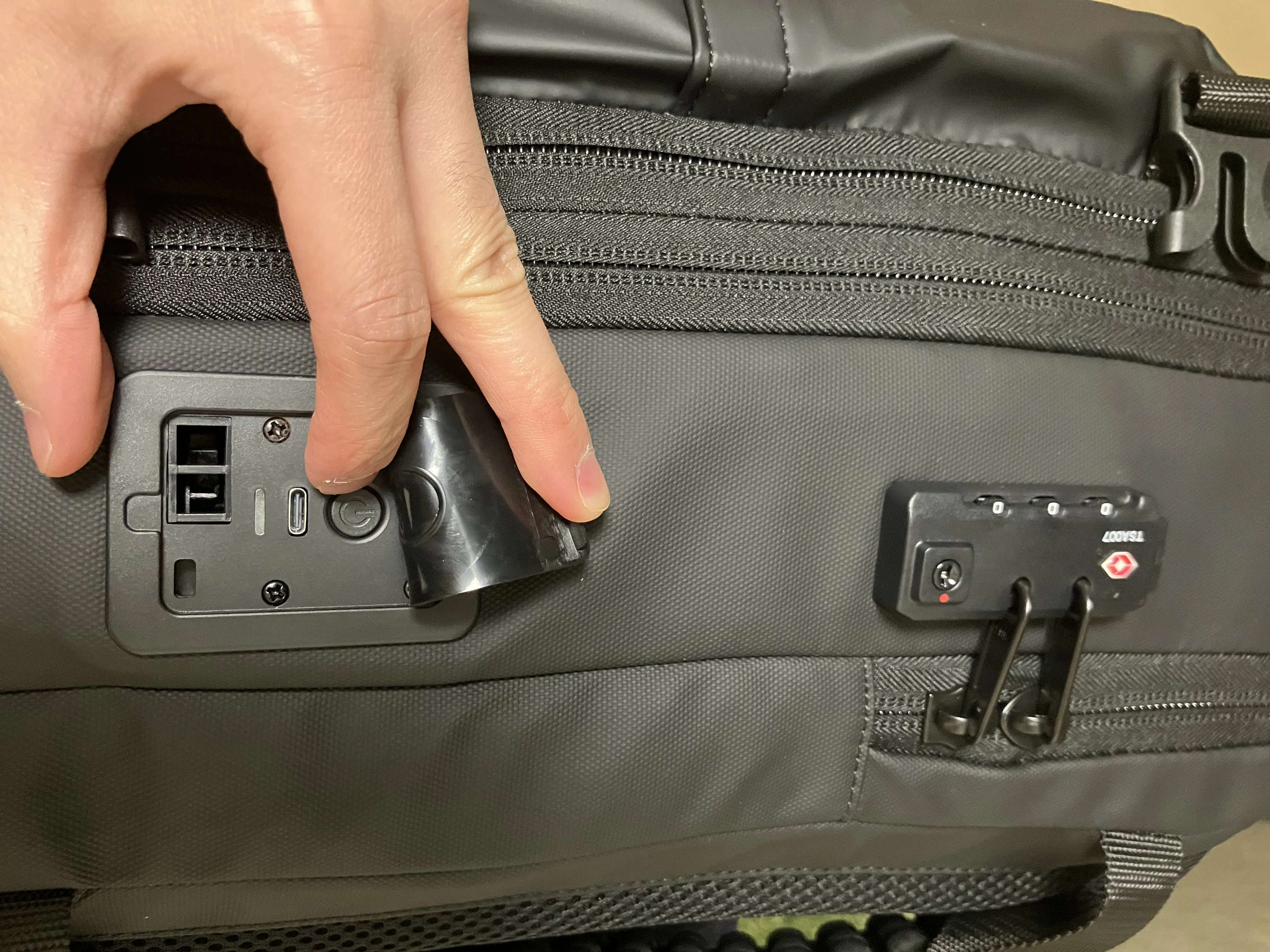 VULKIT VBP101の防水機能とTSAロック部分の詳細